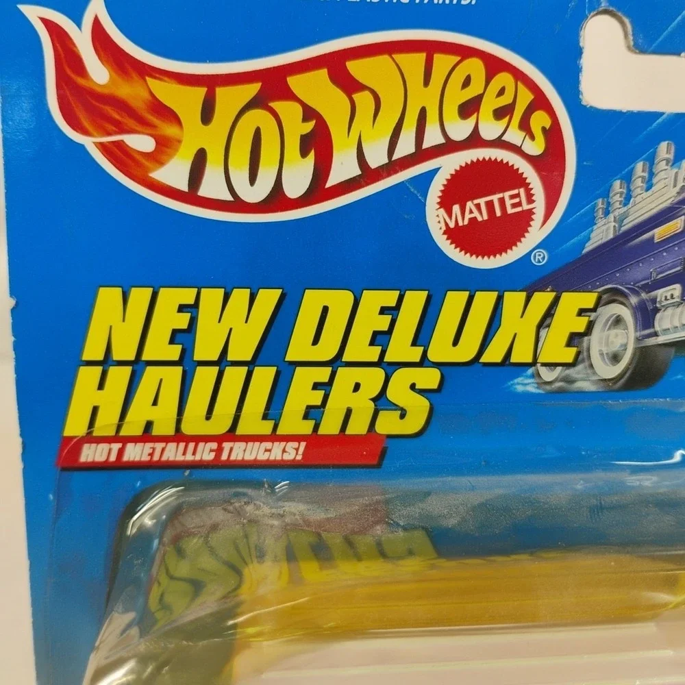 Hot Wheels New Deluxe Haulers‎ Special Edition White Diecast New Vintage